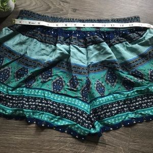 Mossimo Supply Co. Shorts - Festive Shorts w/pockets Mossimo Supply Co. Shorts - Festive Shorts w/pockets